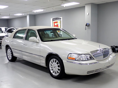 Used 2006 Lincoln Town Car Signature