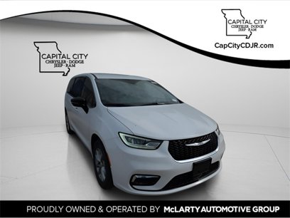 New 2025 Chrysler Pacifica Select