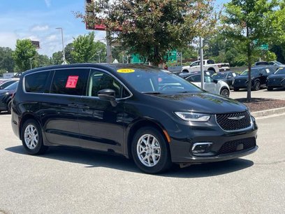 Used 2023 Chrysler Pacifica Touring-L