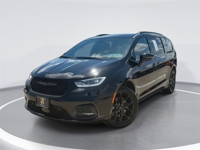 Used 2024 Chrysler Pacifica Touring-L w/ S Appearance Package