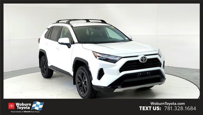 New 2025 Toyota RAV4 SE