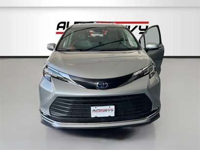 Used 2023 Toyota Sienna XLE