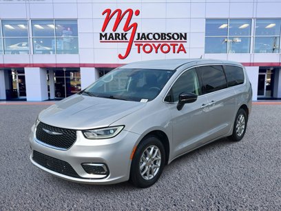 Used 2024 Chrysler Pacifica Touring-L