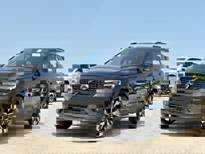 New 2025 Volvo XC40 B5 Ultra w/ Protection Package