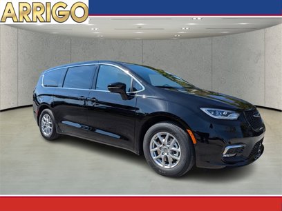 New 2025 Chrysler Pacifica Select