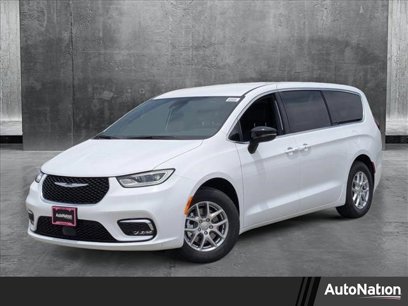 New 2025 Chrysler Pacifica Select