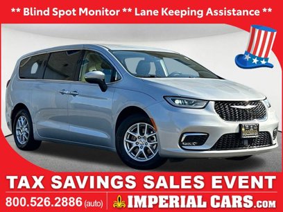 Used 2023 Chrysler Pacifica Touring-L