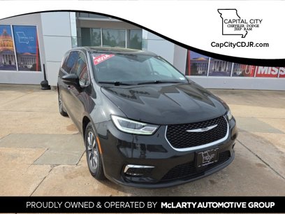 Used 2024 Chrysler Pacifica Select
