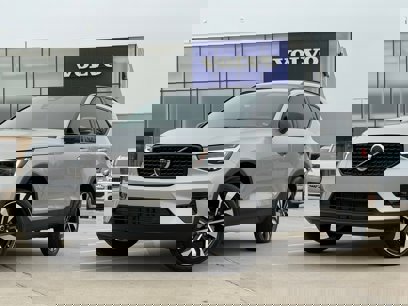 New 2025 Volvo XC40 B5 Ultra w/ Protection Package Premier