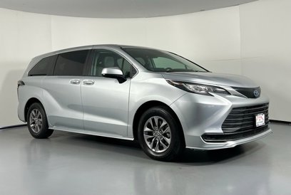 Used 2023 Toyota Sienna LE