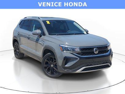 Used 2022 Volkswagen Taos SE w/ Panoramic Sunroof Package