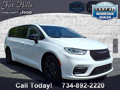 Used 2024 Chrysler Pacifica Select
