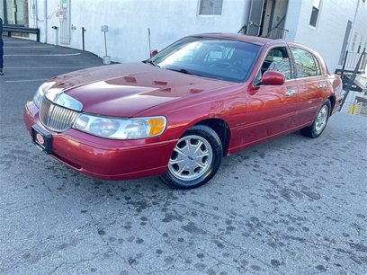 Used 2000 Lincoln Town Car Signature
