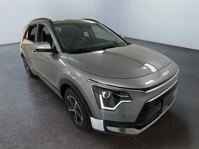 New 2025 Kia Niro SX