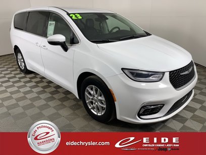 Used 2023 Chrysler Pacifica Touring-L