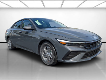 New 2025 Hyundai Elantra SE