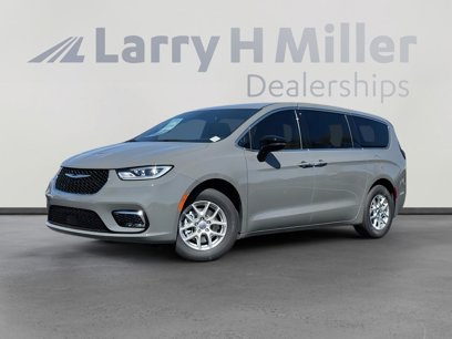 New 2025 Chrysler Pacifica Select