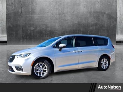 Used 2023 Chrysler Pacifica Touring-L