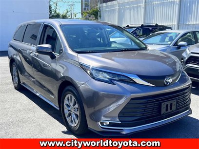 Used 2021 Toyota Sienna XLE
