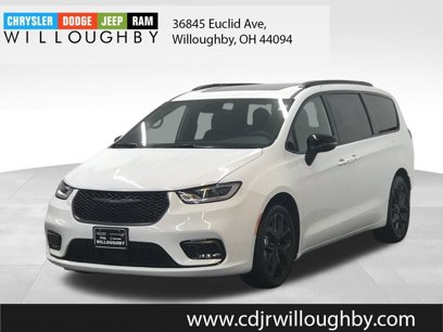 Used 2025 Chrysler Pacifica Limited