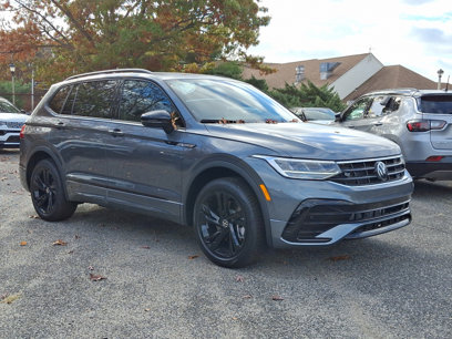 New 2024 Volkswagen Tiguan SE R-Line