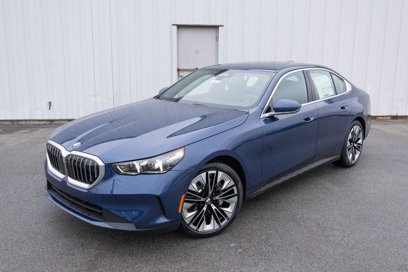 New 2025 BMW 530i xDrive w/ Premium Package