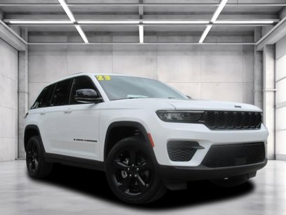 Used 2023 Jeep Grand Cherokee Altitude