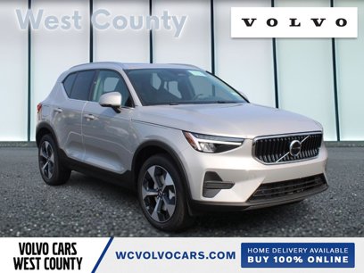 New 2025 Volvo XC40 B5 Core w/ Climate Package
