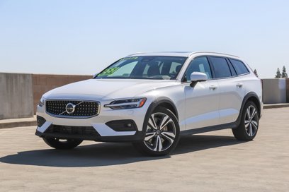 Used 2024 Volvo V60 B5 Cross Country Plus w/ Protection Package Premier