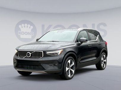 New 2025 Volvo XC40 B5 Plus w/ Protection Package Premier