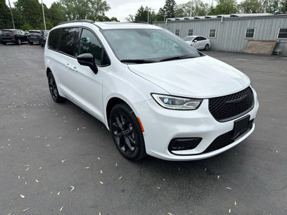 Used 2024 Chrysler Pacifica Touring-L w/ S Appearance Package