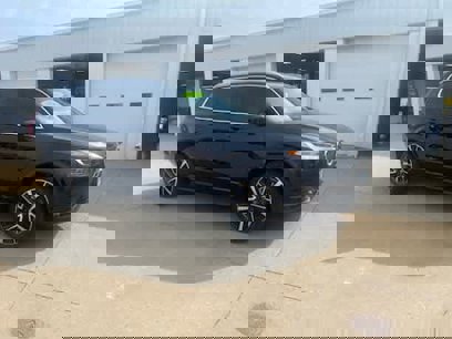 Used 2022 Volvo XC90 T6 Momentum w/ Climate Package