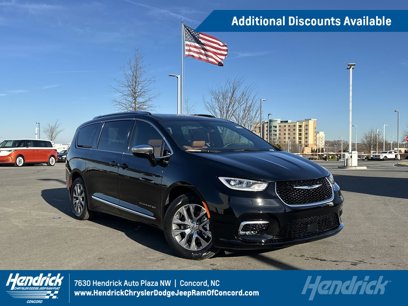 New 2025 Chrysler Pacifica Pinnacle