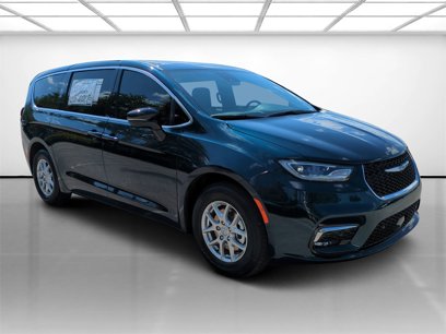 New 2025 Chrysler Pacifica Select