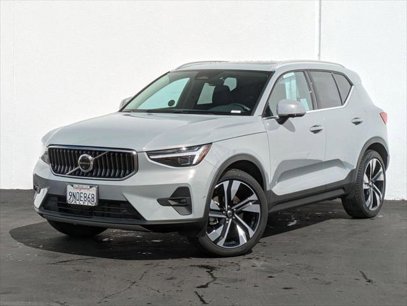 Used 2025 Volvo XC40 B5 Ultra w/ Climate Package