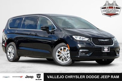 New 2025 Chrysler Pacifica Select