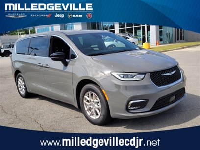 New 2025 Chrysler Pacifica Select