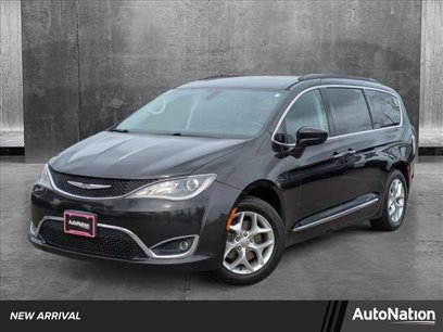 Used 2017 Chrysler Pacifica Touring-L w/ Tire & Wheel Group