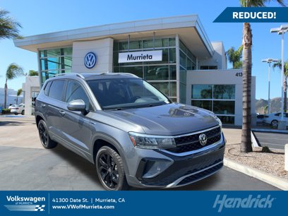 Used 2023 Volkswagen Taos SE w/ Panoramic Sunroof Package