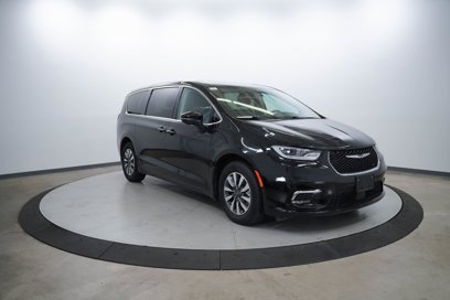 Certified 2023 Chrysler Pacifica Touring-L