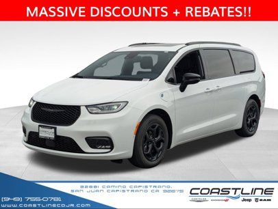 New 2025 Chrysler Pacifica Premium