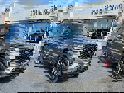 New 2025 Ford Explorer ST-Line w/ Premium Package