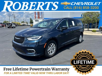Used 2023 Chrysler Pacifica Touring-L