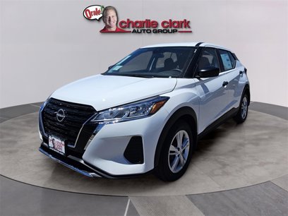 New 2025 Nissan Kicks Play S