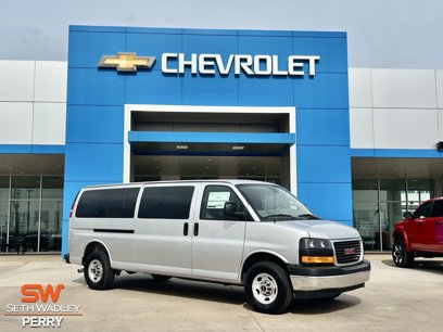 New 2025 GMC Savana 3500 LT w/ LT Preferred Equipment Group