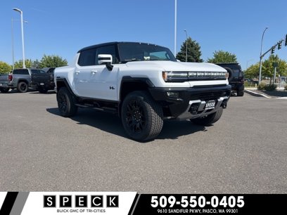 New 2025 GMC Hummer EV 2X w/ LPO, Dark Essentials Package