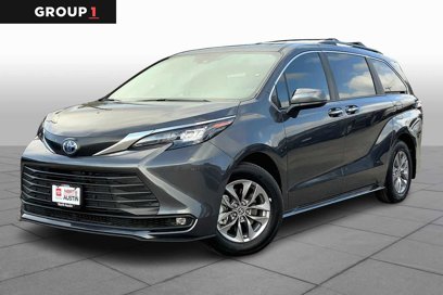 Used 2025 Toyota Sienna XLE