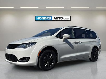 Used 2020 Chrysler Pacifica Touring-L w/ Advanced Safetytec Group
