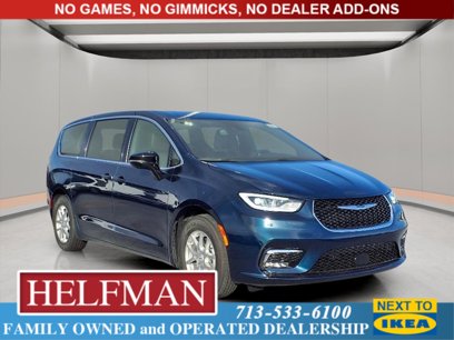 New 2025 Chrysler Pacifica Select