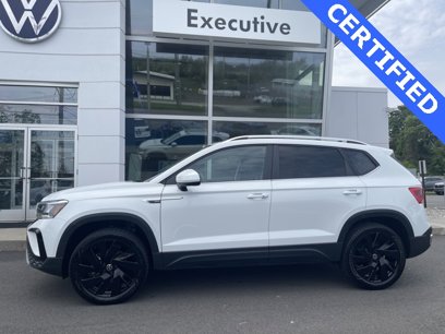Certified 2024 Volkswagen Taos SE w/ Panoramic Sunroof Package
